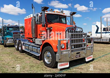 Trucks Australia / Vorderansicht eines Kenworth-Trucks `s der Goldgräberstadt Clunes aus den 1850er Jahren in Victoria Australia. Stockfoto